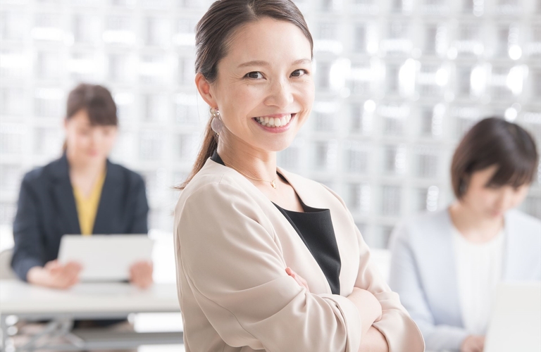 経済的・精神的に自立した女性事業家の育成 | オンラインの起業なら支援が丁寧な株式会社コンジーニアル